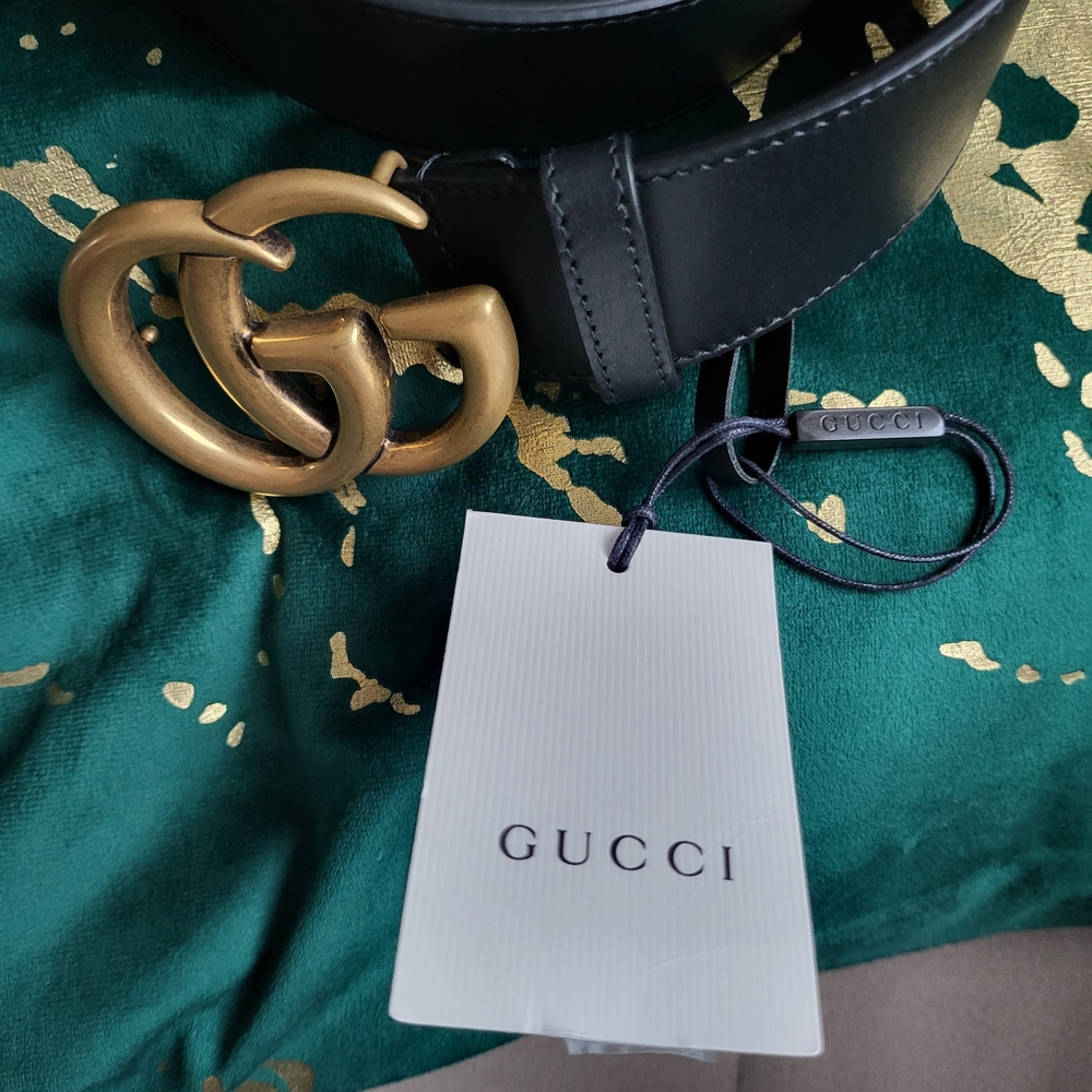 Gucci Black Leather Belt with Gold Buckle - Picture 5 of 7